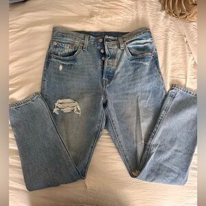 NWOT Women’s Levi’s Distressed Skinny Jeans || Size 27